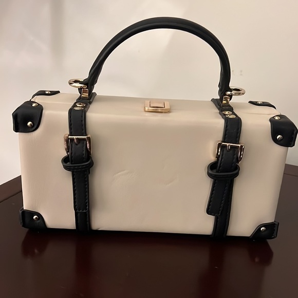 Aldo - Picture 4 of 11